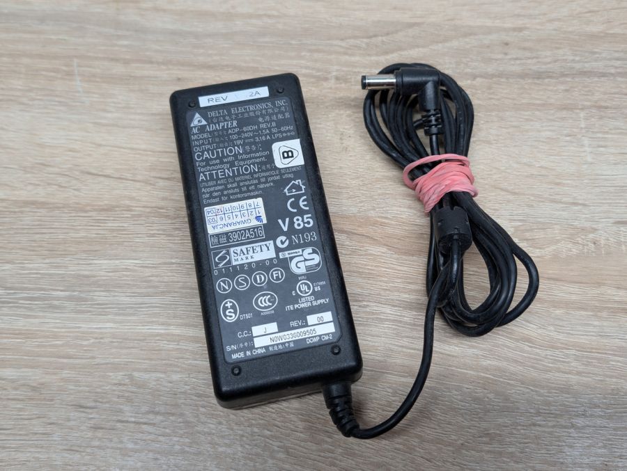 Б/В Блок живлення Delta Electronics 65W 19V 3.16A 5.5 х 3.0 мм [ProductHub SKU ADP-60DH]