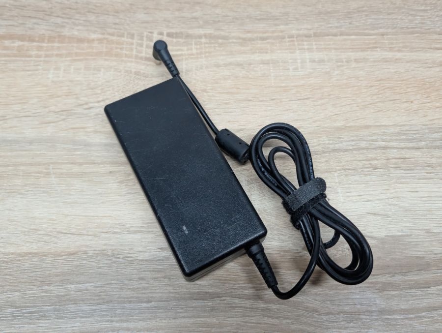 Блок живлення Energy4U 90W 19V 4.74A 5.5 х 2.5 мм Б/В