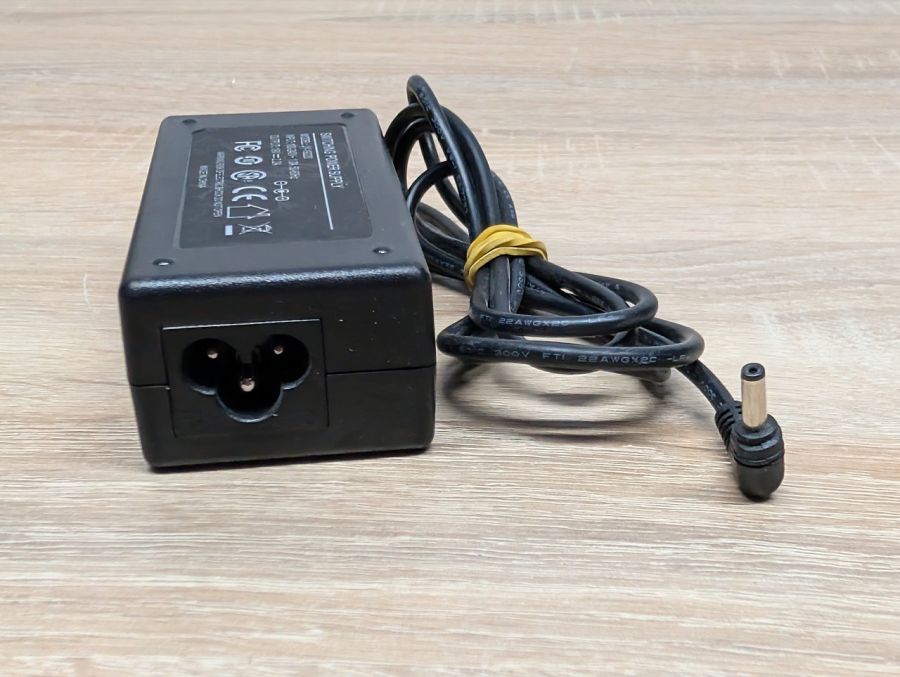 Блок живлення 42W 19V 2.2A 3.0x1.0 мм Б/В