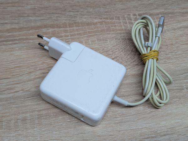 Б/В Оригінальний блок живлення Apple MagSafe 2 60W 16.5V 3.65A