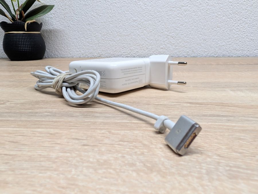 Б/В Блок живлення 45W 14.85V 3.05A MagSafe 2