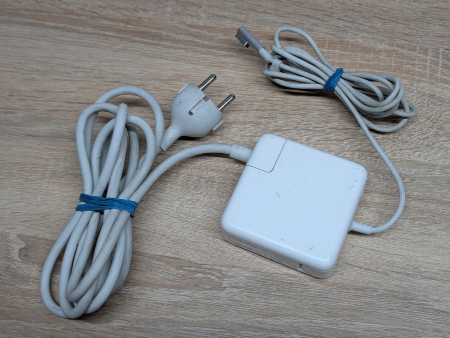 Б/В Оригінальний блок живлення Apple A1344 60W MagSafe 1 [ProductHub SKU A1344]