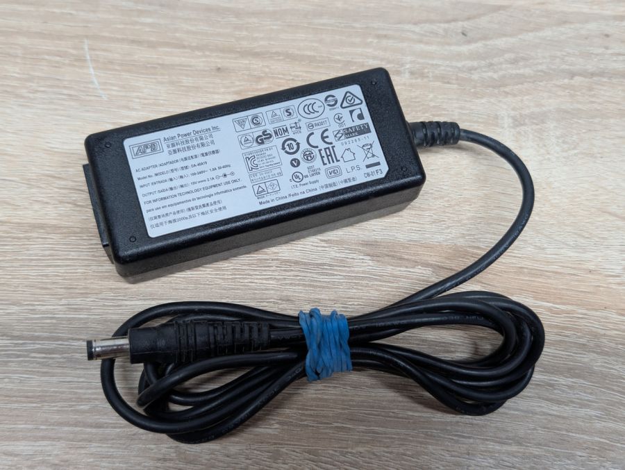 Б/В Блок живлення APD 40W 19V 2.1A 5.5 x 2.5 мм