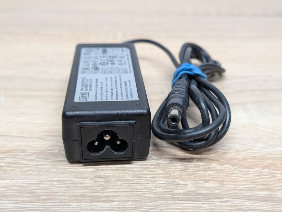 Б/В Блок живлення APD 40W 19V 2.1A 5.5 x 2.5 мм