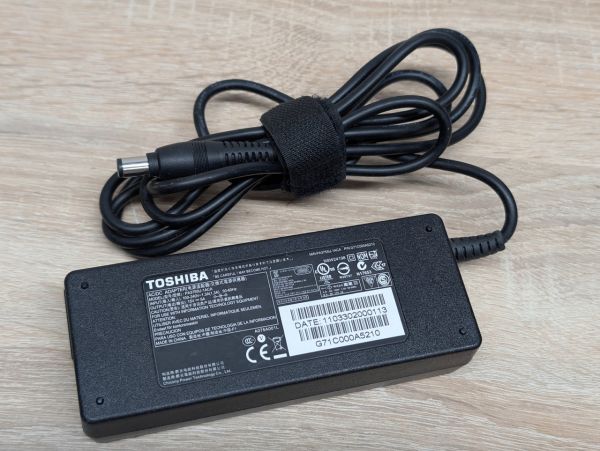 Б/В Блок живлення Toshiba 75W 15V 5A 6.3 x 3.0мм [ProductHub SKU PA3755U]