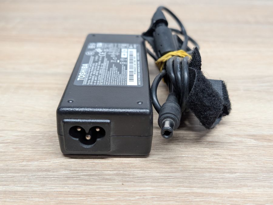 Б/В Блок живлення Toshiba 75W 15V 5A 6.3 x 3.0мм