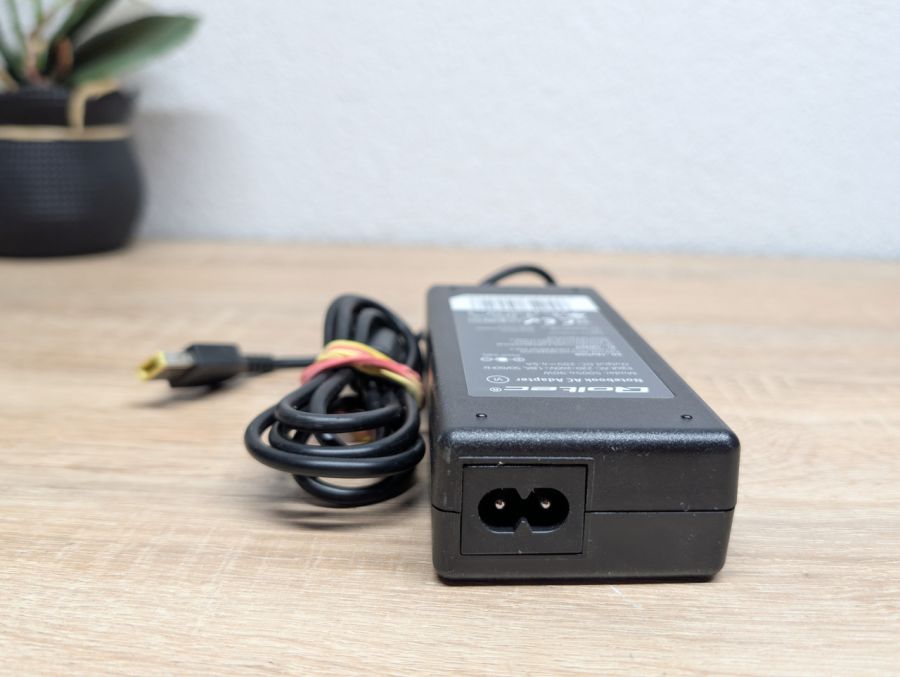 Блок живлення Qoltec 90W 20V 4.5A Slim Tip Б/В