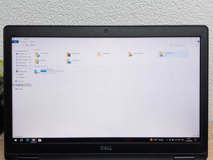 Ноутбук Dell Latitude 5590:15.6 Full HD Intel Core i5-8350U 8 GB DDR4 Intel HD Graphics SSD 240Gb Б/В