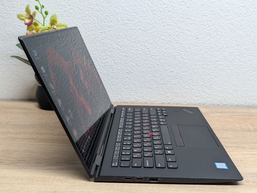 Ноутбук Б/В Lenovo X1 Yoga, Intel Core i5-8250U, DDR3 8GB, SSD 256GB, 14" Full HD Сенсор