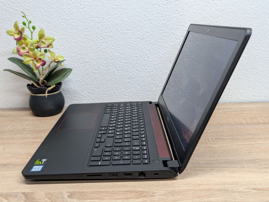 Ноутбук Б/В Dell Inspiron 7559, Intel Core i7-6700HQ, DDR3 16GB, SSD 256GB + HDD 320GB, NVIDIA GeForсe GTX 960M 4GB, 15.6" Full HD