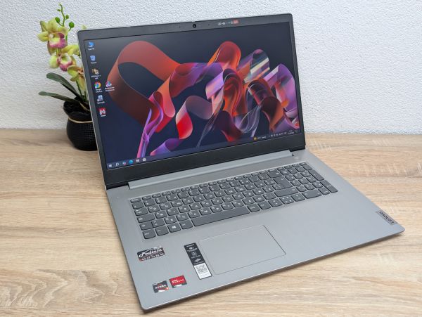 Ноутбук Б/В Lenovo IdeaPad 3 17ADA05, AMD Ryzen 5 Mobile 3500U, DDR4 8GB, SSD 256GB, 17"