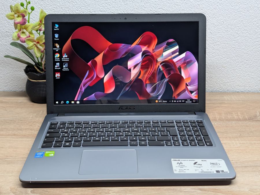 Ноутбук Б/В Asus R540L, Intel Core i3-5005U, DDR3 8GB, SSD 256GB, NVIDIA GeForce 920M 2GB, 15.6"