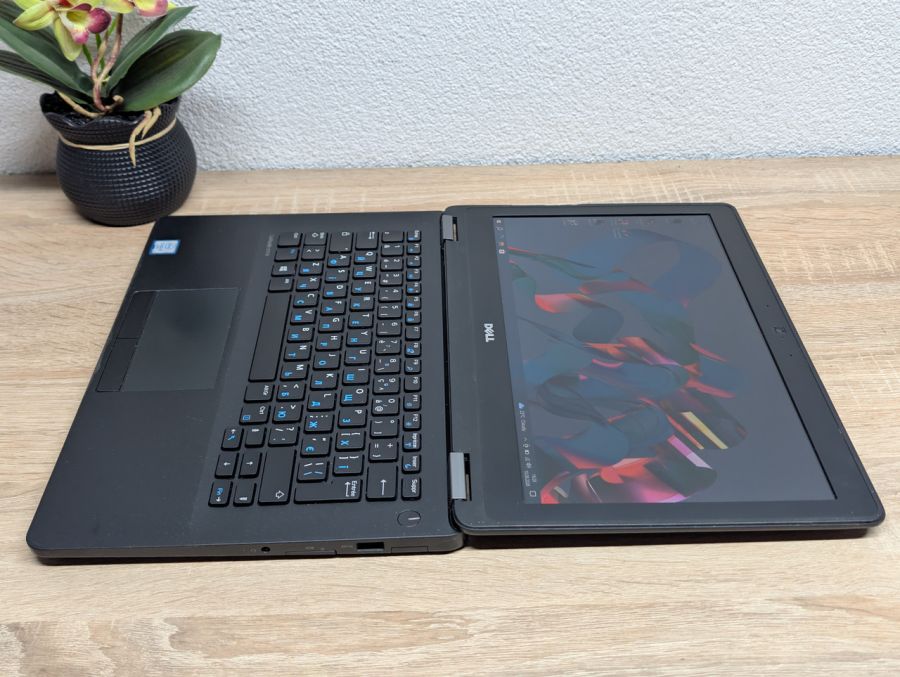 Ноутбук Б/В Dell Latitude E7270, Intel Core i5-6300U, DDR4 8GB, SSD 256GB, 12" HD