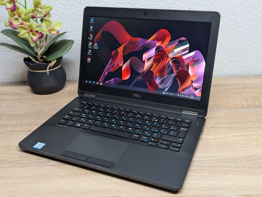 Ноутбук Б/В Dell Latitude E7270, Intel Core i5-6300U, DDR4 8GB, SSD 256GB, 12" HD