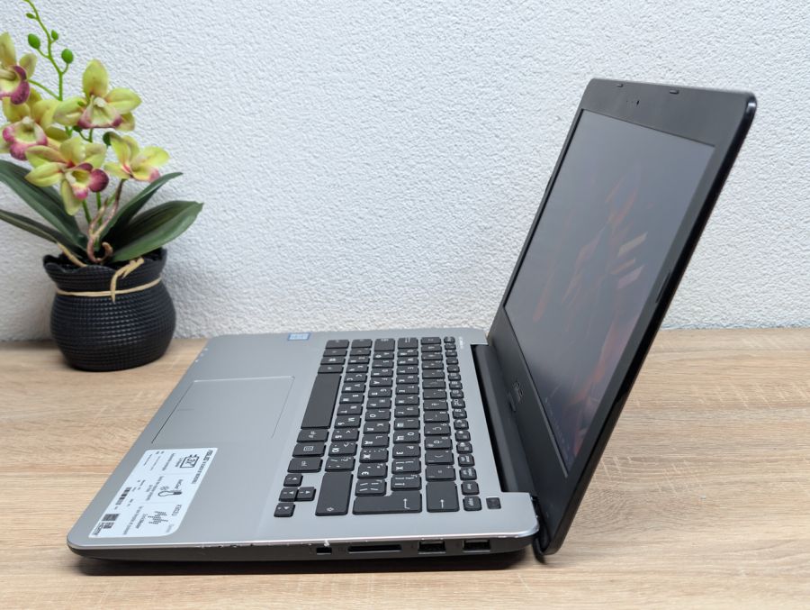 Ноутбук Б/В Asus X302U, Intel Core i3-6006U, DDR3 8GB, SSD 128GB, 13" HD