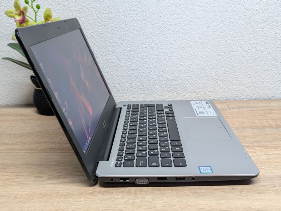 Ноутбук Б/В Asus X302U, Intel Core i3-6006U, DDR3 8GB, SSD 128GB, 13" HD