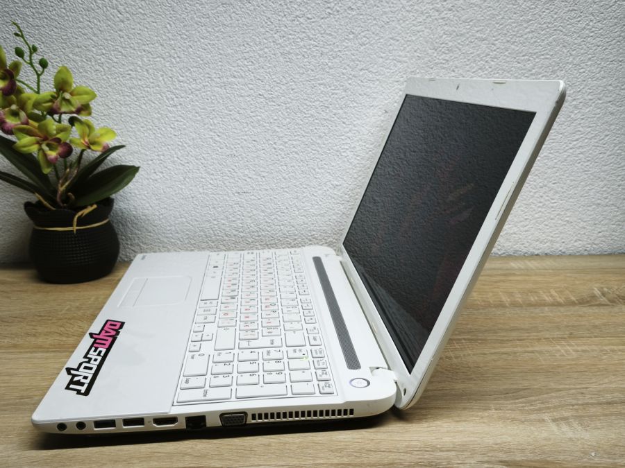 Ноутбук Б/В Toshiba Satellite C55-A, Intel Core i3-3110M, DDR3 8GB, SSD 120GB, 15.6" HD