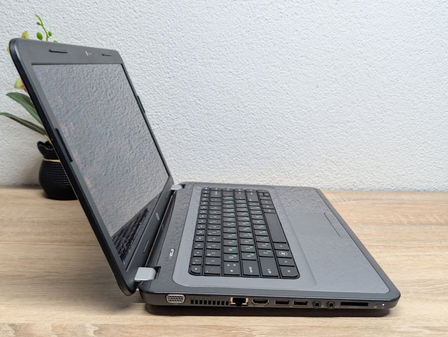 Ноутбук Б/В HP Pavilion g6, Intel Core i3-380M, DDR3 8GB, SSD 120GB, AMD Radeon HD 7400M, 15.6" HD